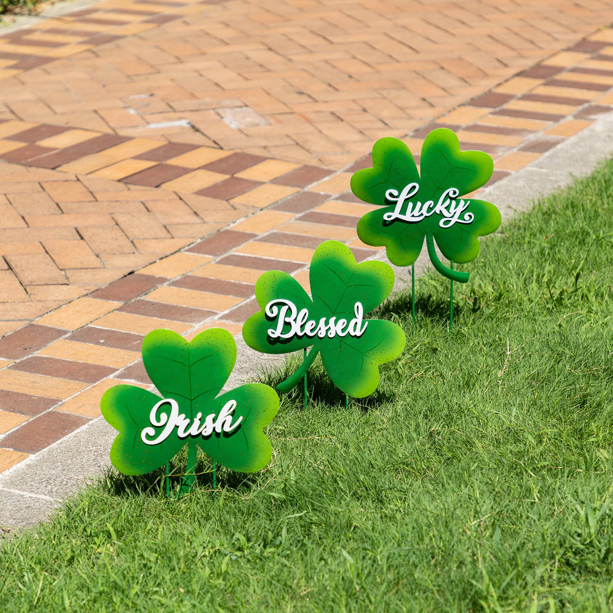 Glitzhome® 36.75" St. Patrick's Metal Shamrock Yard Stake Set